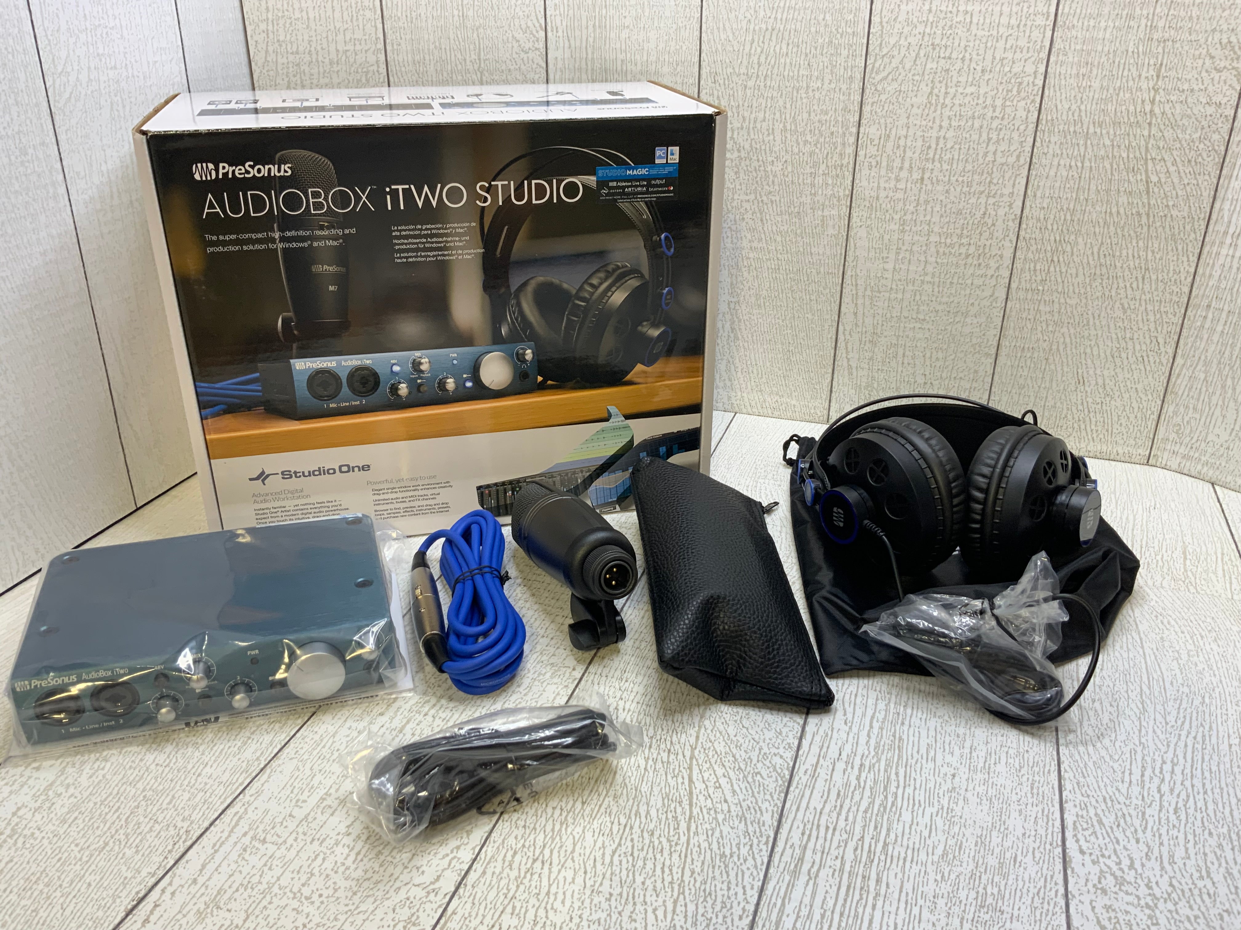 PreSonus AudioBox iTwo Studio USB 2.0 Bundle (Interface, Headphones, Microphone) (7953531764974)